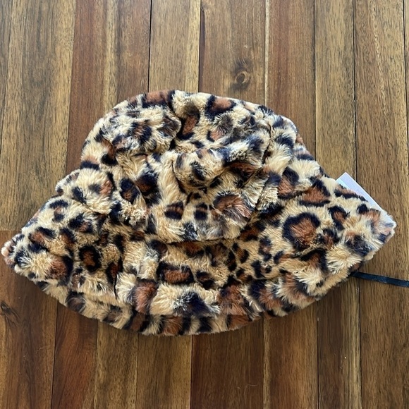 Jessica Simpson Women’s Adjustable-Fit Faux Fur Bucket Hat Leopard - Picture 2 of 7